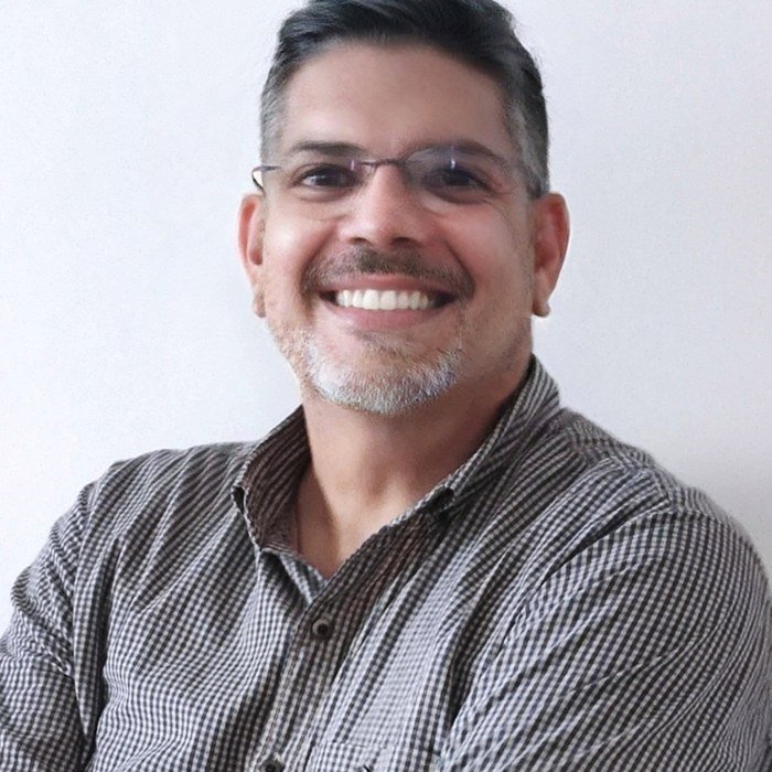 Prof. Moises Santos